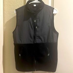 Old Navy Active Vest. Size Small / Black/gray